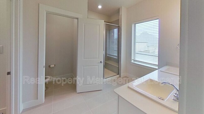 Building Photo - 1056 Maverick Dr