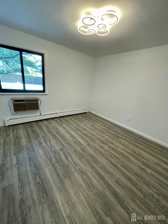 Building Photo - 1307 cricket Ln