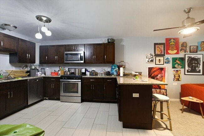 Building Photo - 4423 S Prairie Ave