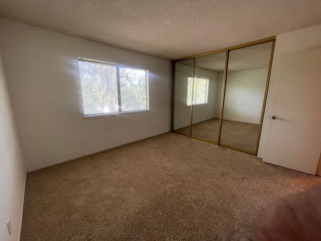 Building Photo - Beautiful Capitola Condo minutes from Capitola Village!