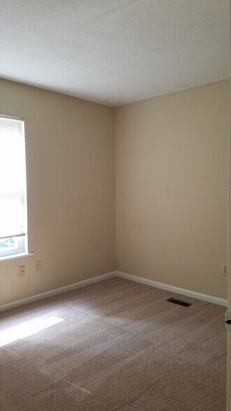 Building Photo - 12 Oneonta Dr