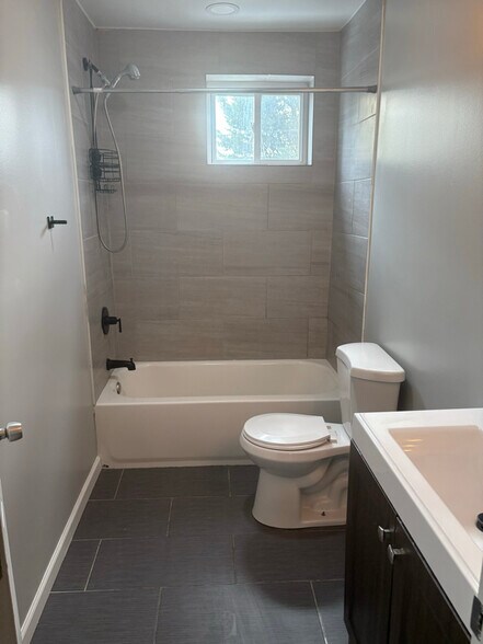 Building Photo - 639 E 29th St