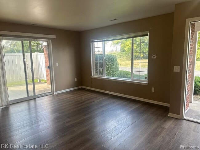 Building Photo - 3581 Reeves Dr