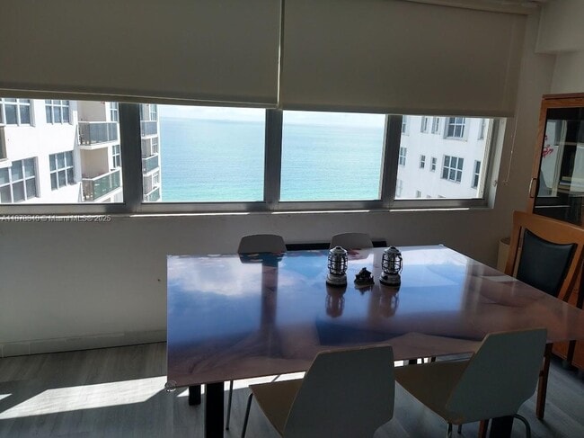 Building Photo - 6039 Collins Ave