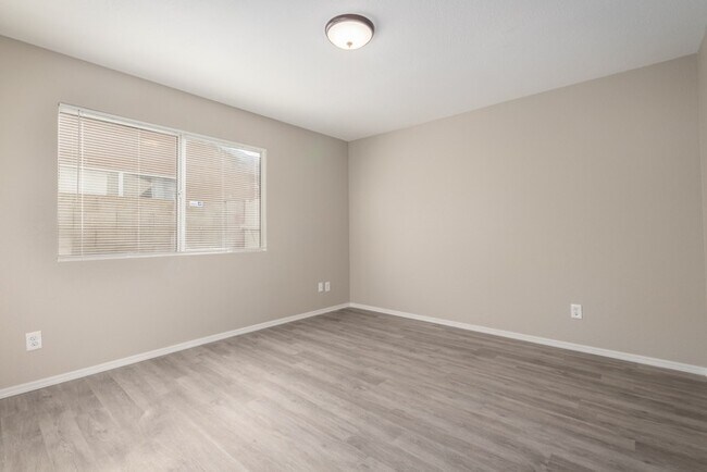 Building Photo - $500 Move-In Credit (ends 9/30) | Newly Remodeled 3BR w/ Pool
