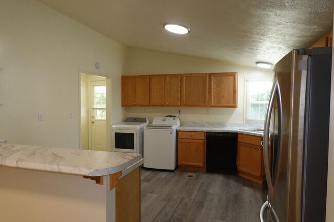 Building Photo - 1499 Merrimac Rd