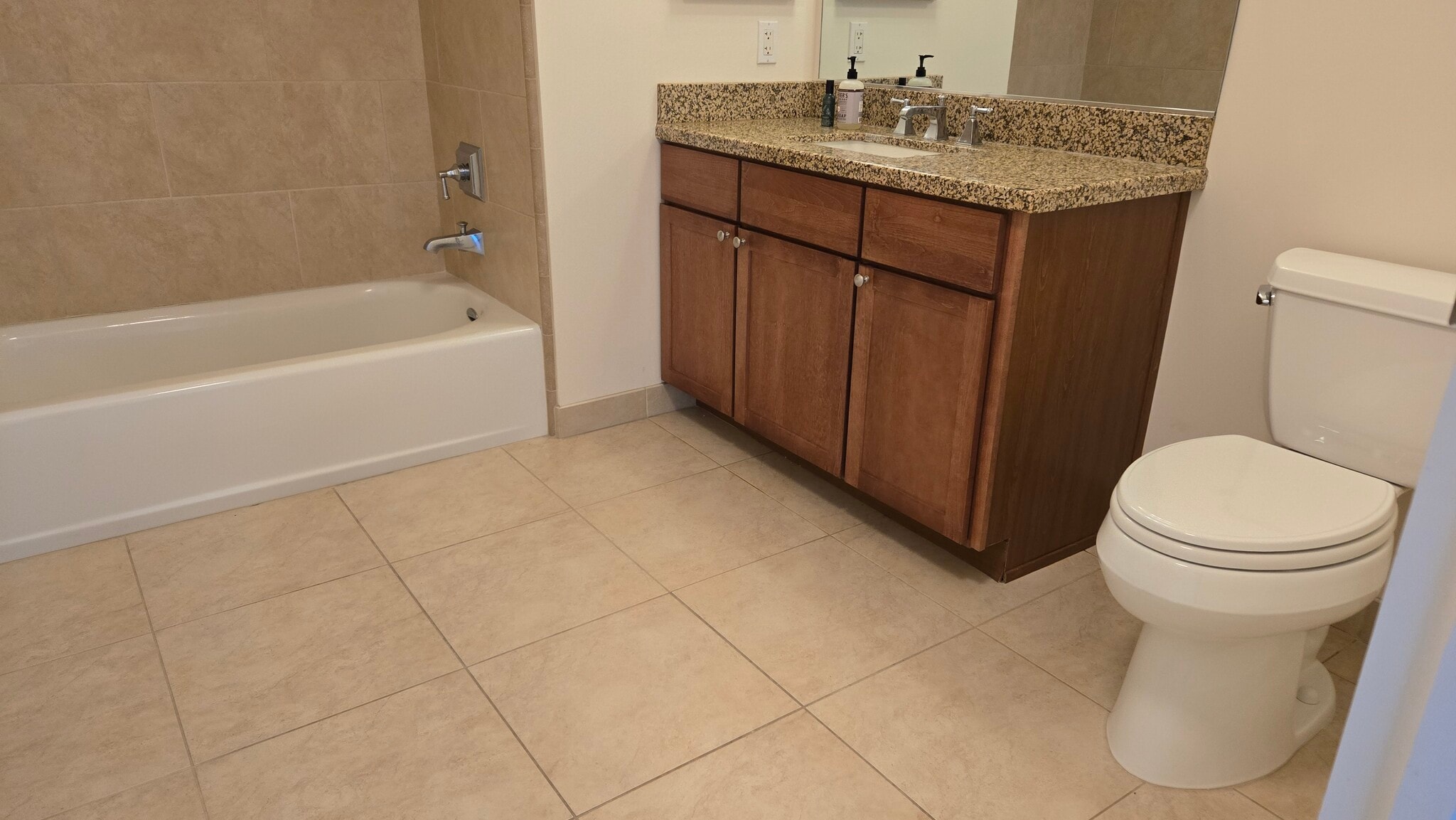 Guest bathroom - 175 W Saint James St