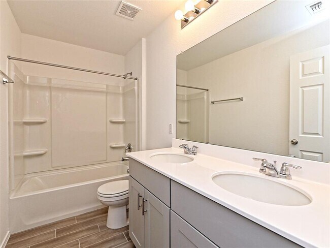 Building Photo - 1625 Holly Lk Dr