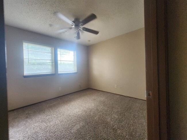 Building Photo - 7938 NW Crossland Cir