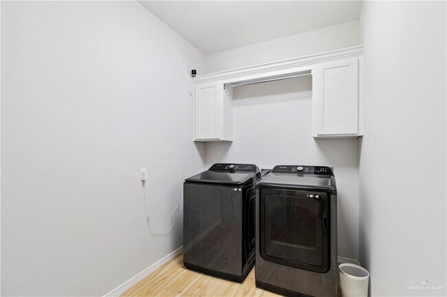 Building Photo - 1801 Stardust Ln