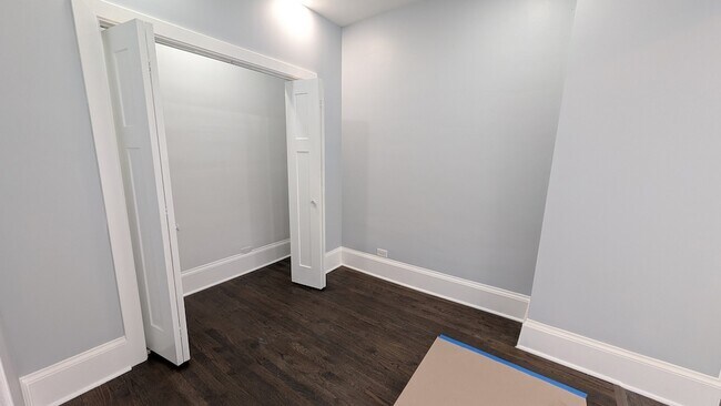 Building Photo - 5028 W Lawrence Ave