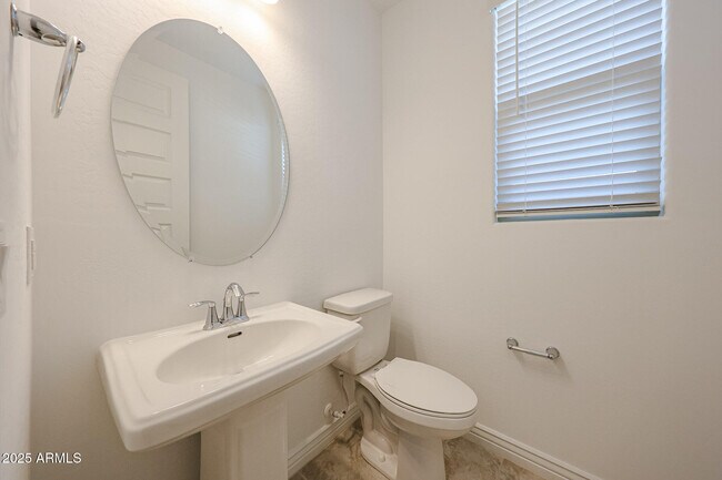 Building Photo - 5015 N 88th Ave
