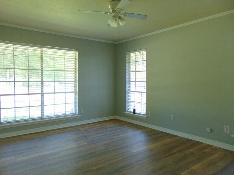 Building Photo - 8642 W Wilderness Way
