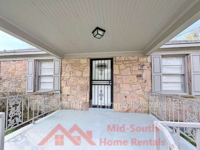 Building Photo - 1603 Delano Ave