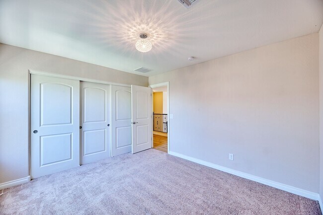 Building Photo - Lynx