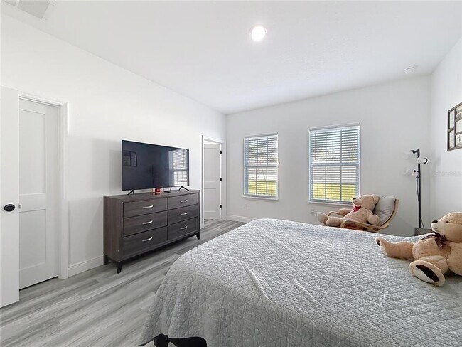 Building Photo - 16950 SW 42 Ave