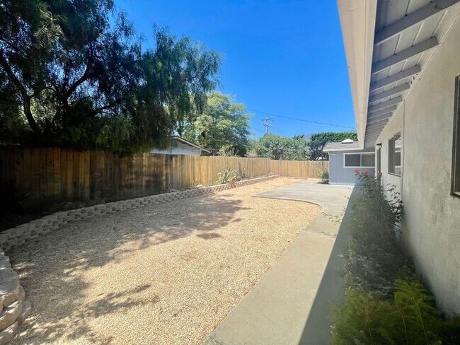 Building Photo - Three Bedroom Home in the Turnpike Foothills - Available Mid August