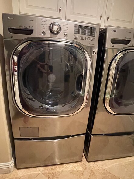 Building Photo - 7524 Fountain Ave