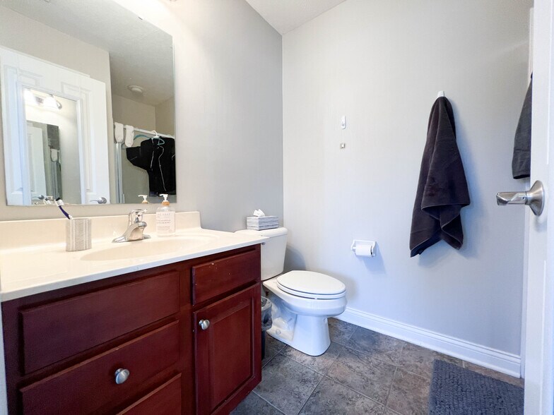 Building Photo - 8661 N Meridian St