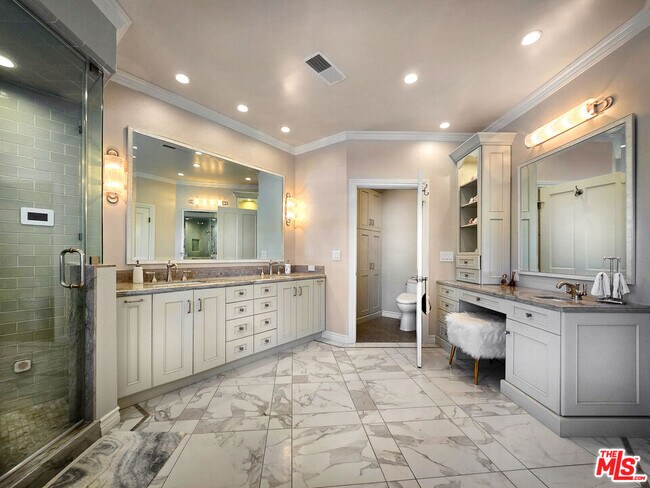 Building Photo - 3690 Crownridge Dr