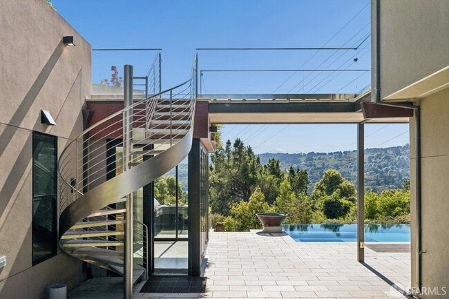 Building Photo - 1435 Lakeview Dr