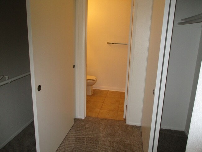 Building Photo - Desirable River Colony 2 Bedroom 2 Bath 3rd Floor Condo