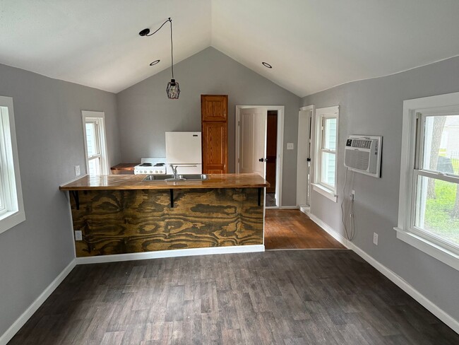 Building Photo - Southside 2 bedroom home