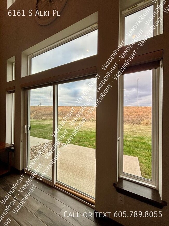 Building Photo - 6161 S Alki Pl