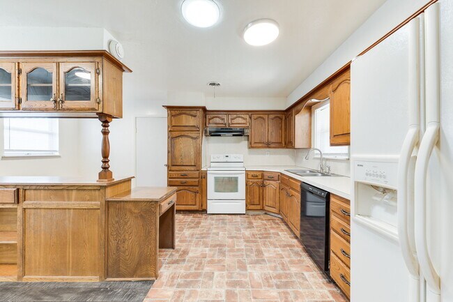 Building Photo - 5911 NW 30th St