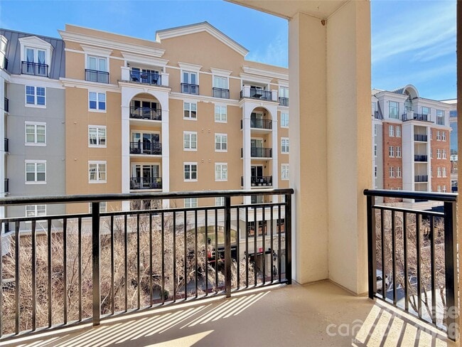 Building Photo - 4620 Piedmont Row Dr