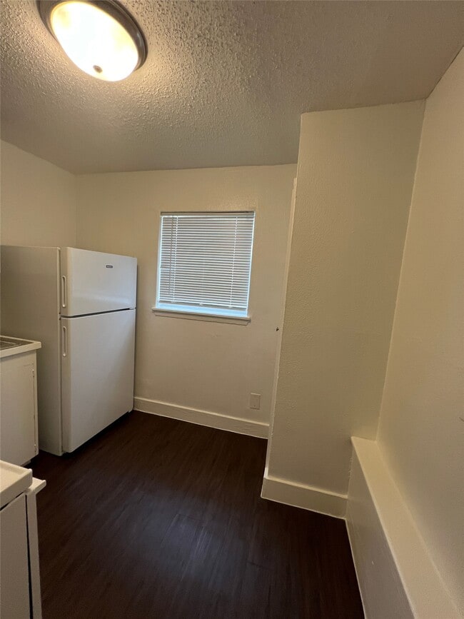 Building Photo - 5415 Scott St