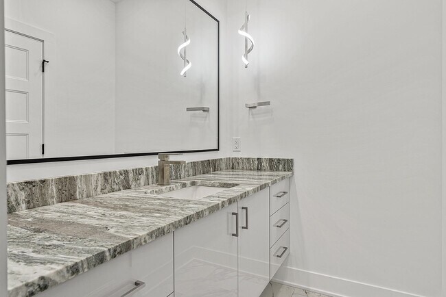 Building Photo - Edge Luxury Townhomes