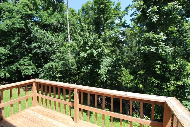 Building Photo - 5 Iris Way