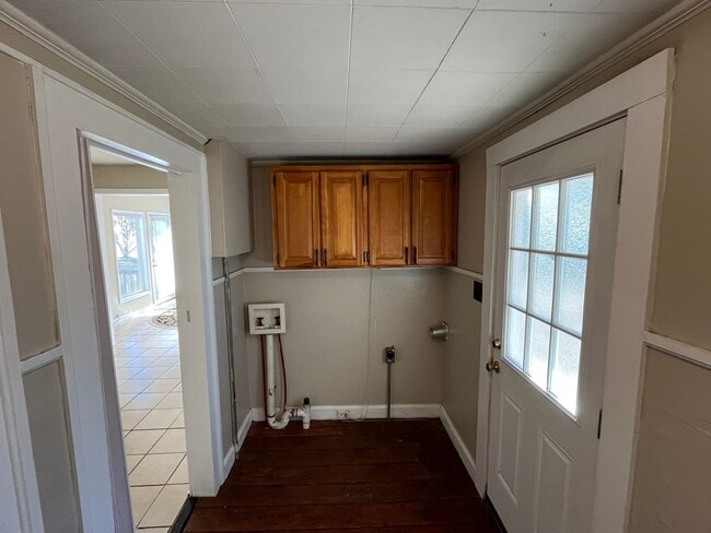 Building Photo - Charming 2-bedroom, 1-bathroom house