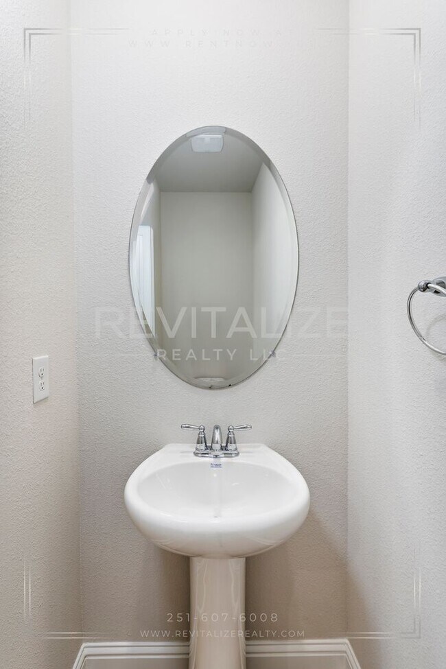 Building Photo - Brand-New 5BR Fairhope Home on Corner Lot with Garage