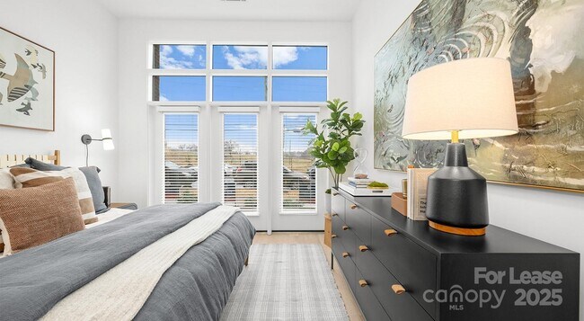 Building Photo - 704 W Tremont Ave