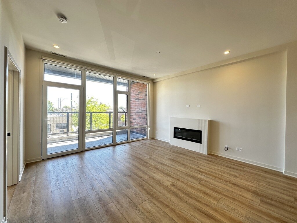 Building Photo - 6340 W Belmont Ave
