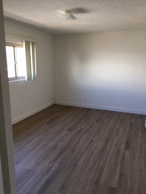 Bedroom - 628 E Cedar Ave