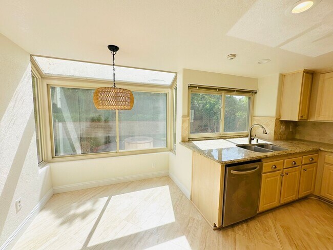 Building Photo - 6635 Soaring Dr