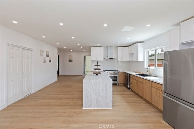 Building Photo - 7830 Casa Blanca St