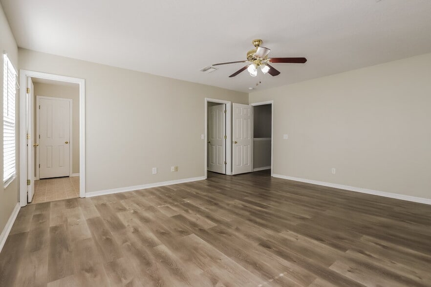 Building Photo - 11050 Golden Silence Dr