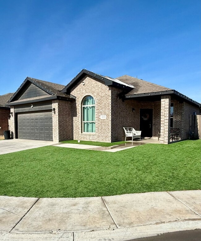 Building Photo - 2027 Ebbets Dr