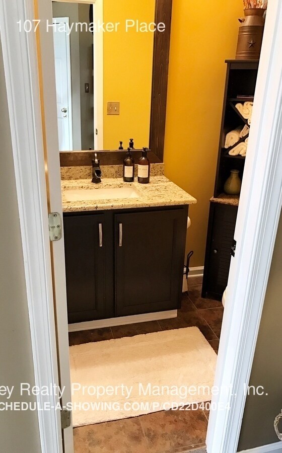 Building Photo - 107 Haymaker Place