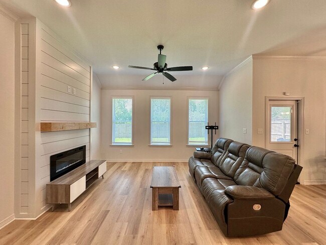 Building Photo - Coming Soon! Stunning 3/2.5/2 with a Study!