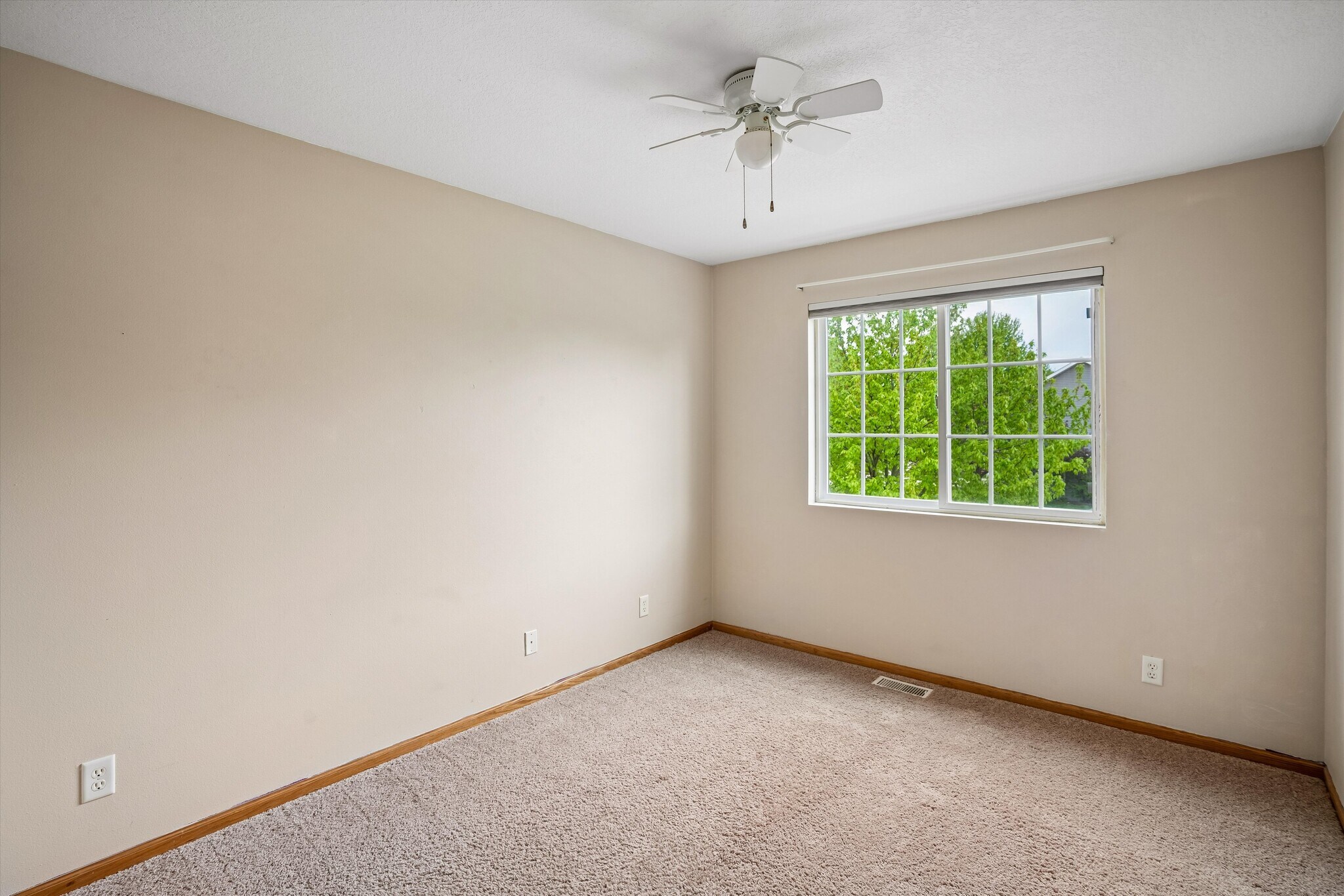 Building Photo - 505 SE Crabapple Dr