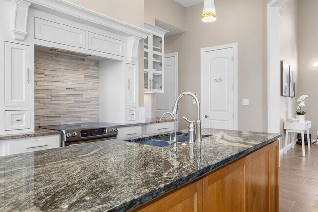 Building Photo - 1017 S Quinlan Park Rd