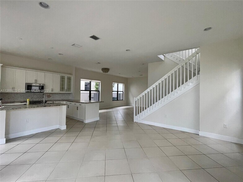 Building Photo - 3316 W 98th Pl