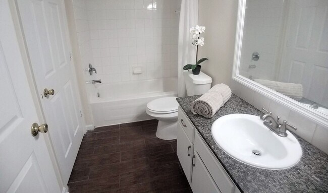 Building Photo - Gorgeous 1/1 Condo for Rent at The Crest c...