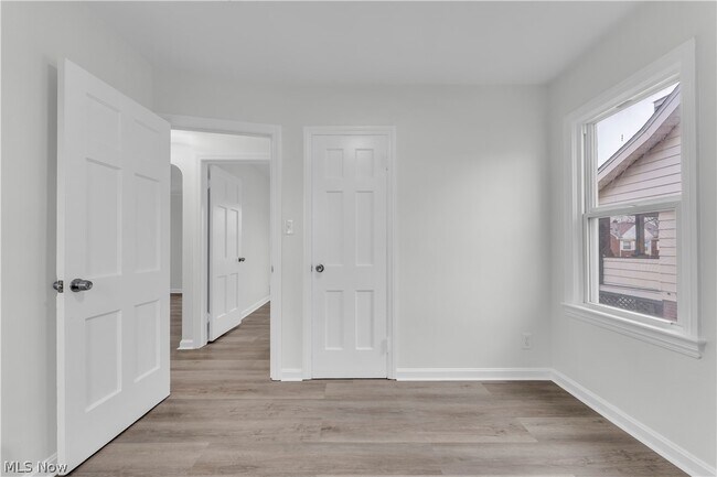 Building Photo - 1511 E 196th St