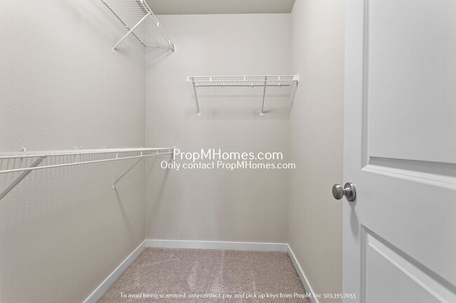 Building Photo - Gorgeous 4 Bedroom in West Linn! - Lovely ...